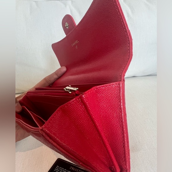 🛑 S O L D 🛑 Chanel Quilted Large Gusset Flap Wallet in Caviar Red (GIFTABLE) - Picture 9 of 9
